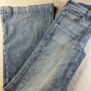 Light Wash Women's Jeans - American Eagle Outfitters Style